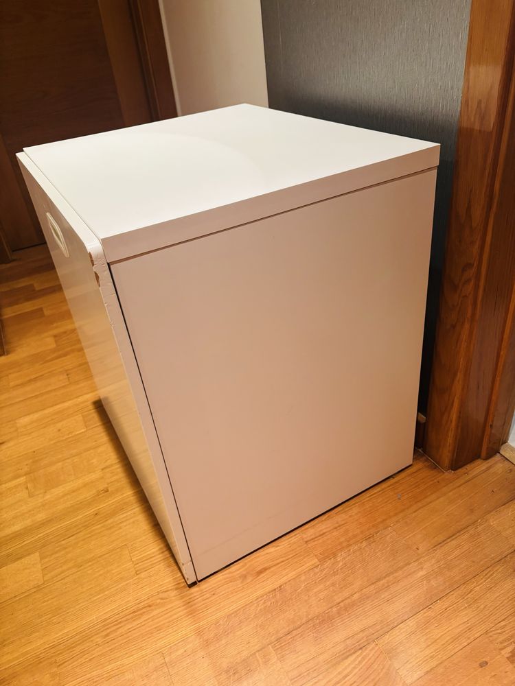 Ikea - Armário / Mesa de Cabeceira