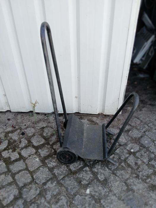 Apoio de fogão para limpeza