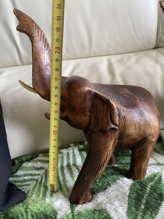 2 elefantes em madeira maciça