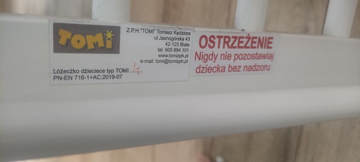 Łóżeczko dziecięce z materacem