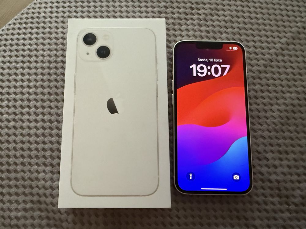 iPhone 13.