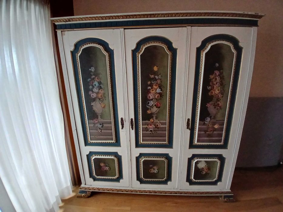 Roupeiro Antigo - Antiguidade