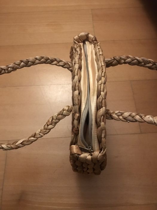 Vendo carteira de Ráfia