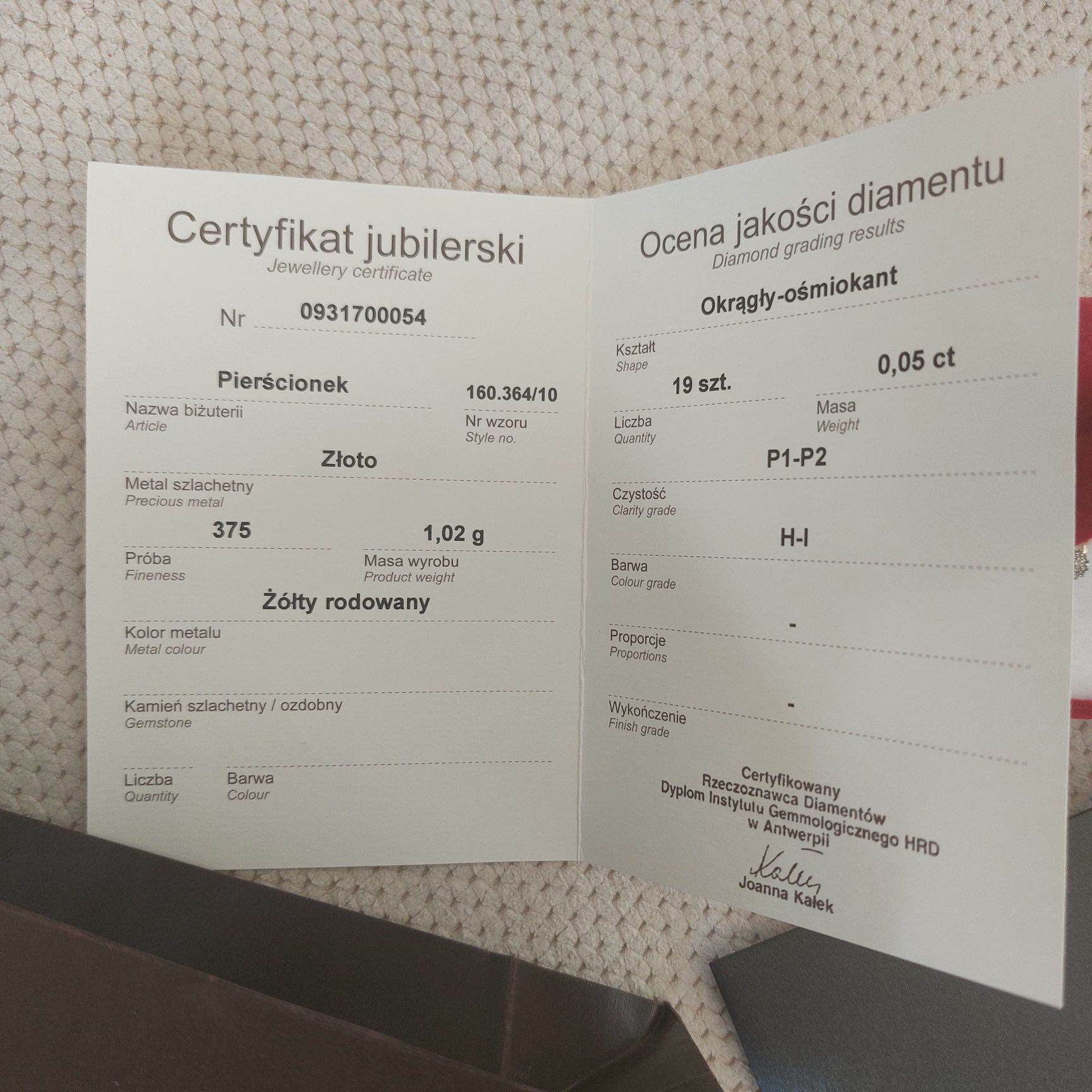 Złoty pierścionek Apart 375 9k z 19 diamentami certyfikat r.11 16mm