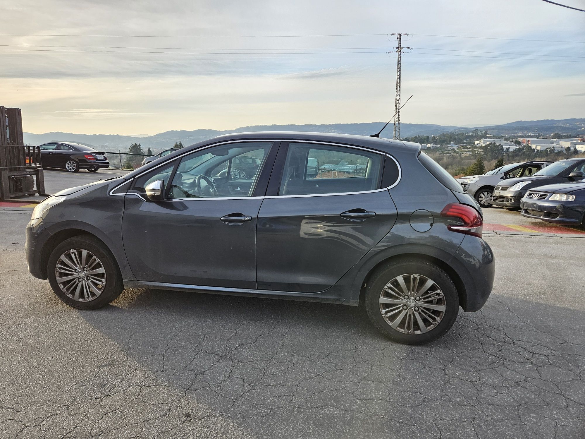 Peugeot 208 1.6 BlueHDi de 2017 para peças
