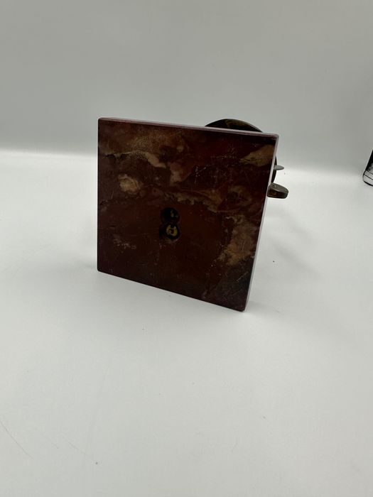 Stara waga na listy Columbus Bilateral z kamienną podstawą