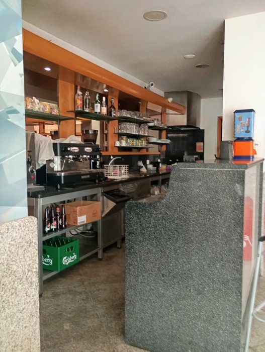 Pão quente com fabrico próprio