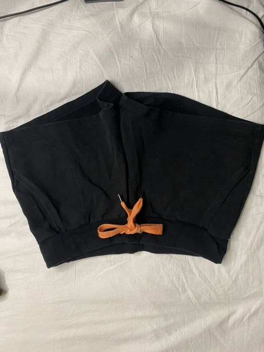 Короткі шорти з карманами