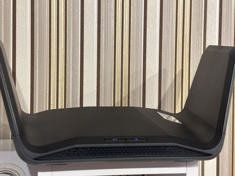 Продам роутер Netgear RAX70