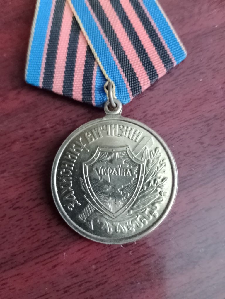 Продам значкы все в месте 500