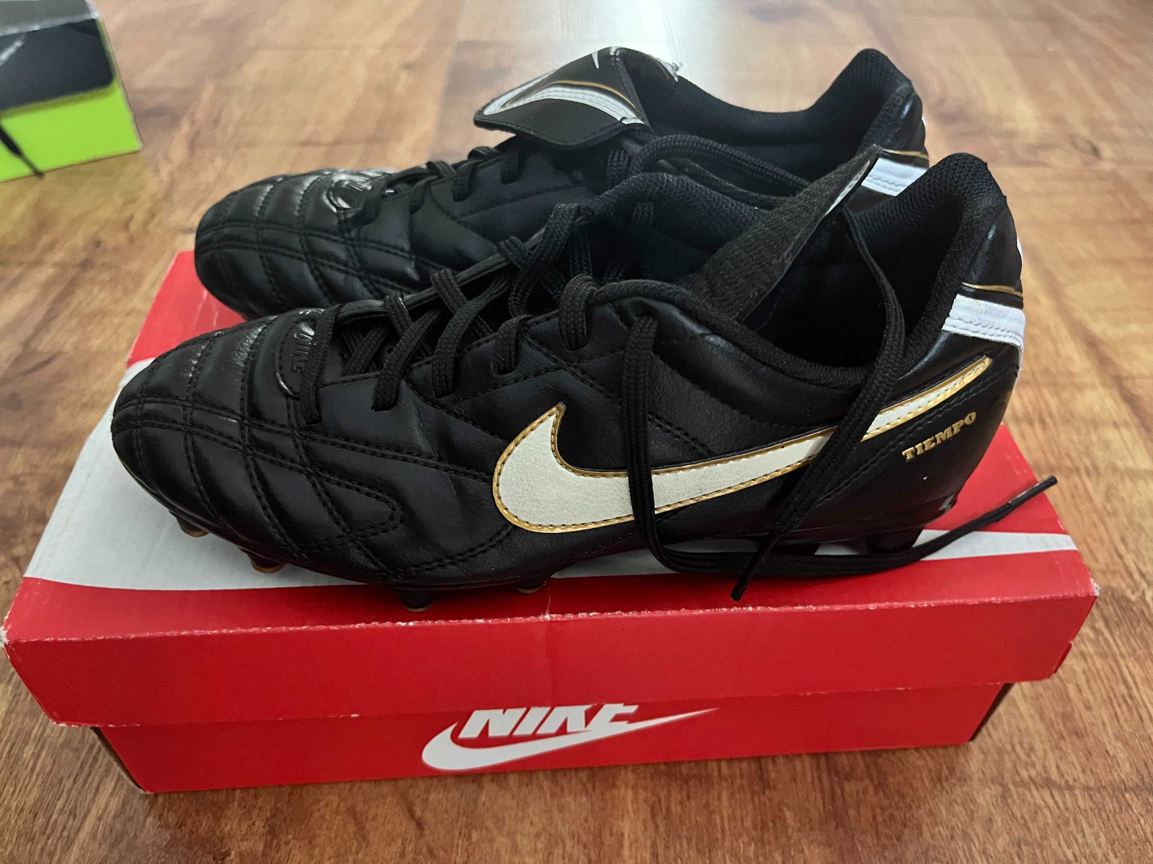 Buty sportowe NIKE TIEMPO est. 1984