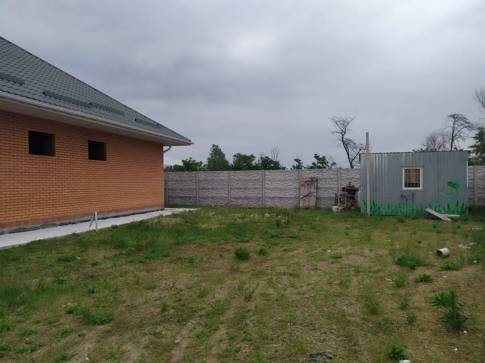 Продам дом в Обуховке рядом с лесом.