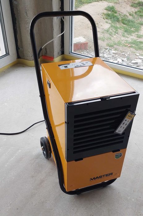 Osuszacz powietrza Master DH 752P pochłaniacz wilgoci wynajem