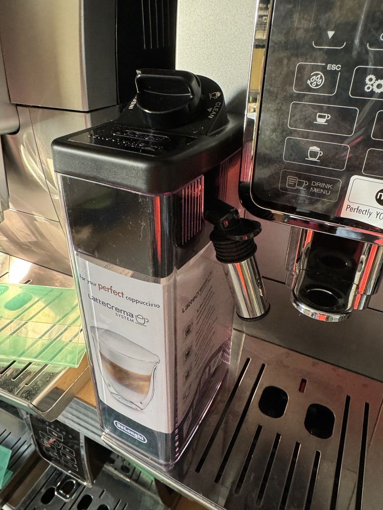 Зернова кавоварка як НОВА Delonghi dinamica 2023 рік стан новоі