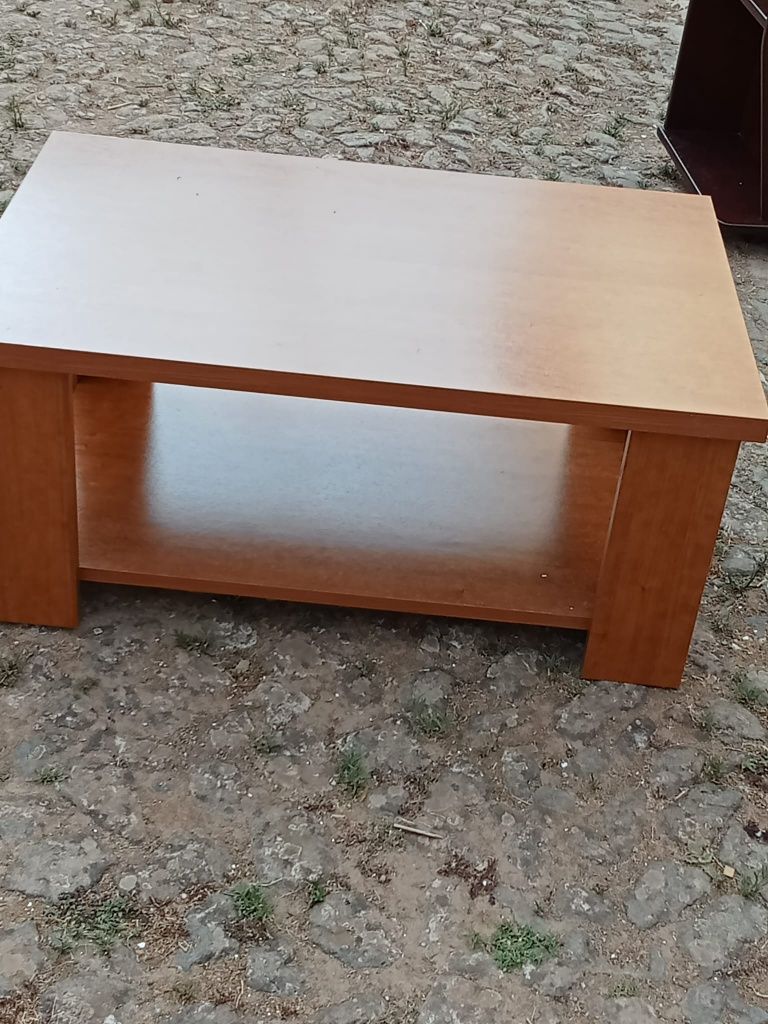 Mesa de sala em madeira