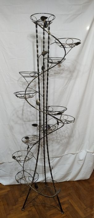 Підставки  ковані  для квітів у дім або сад