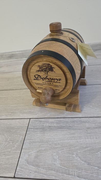 Dębowa beczka na alkohol