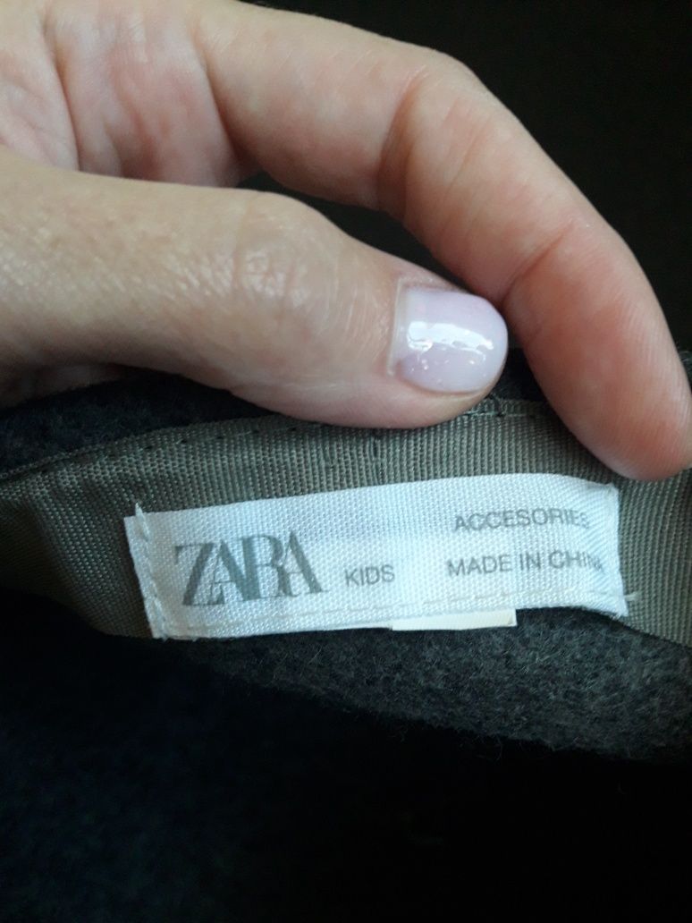 Шапка Zara з 51 см для дівчинки.