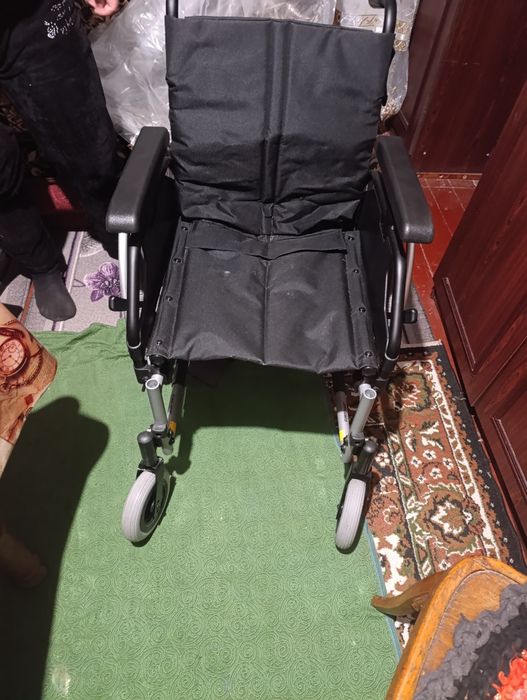 Продаю нове крісло колісне