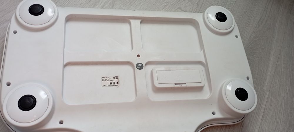 Продам вагу для новонароджених стан нової