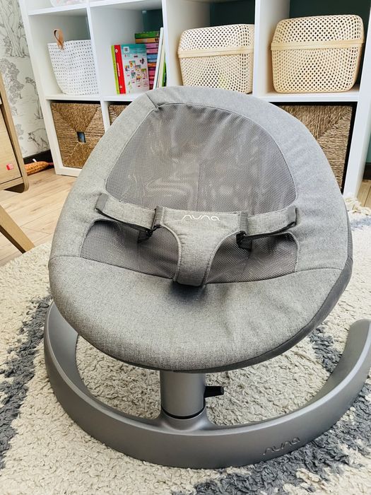 Nuna Leaf Curv Leżaczek z pałąkiem