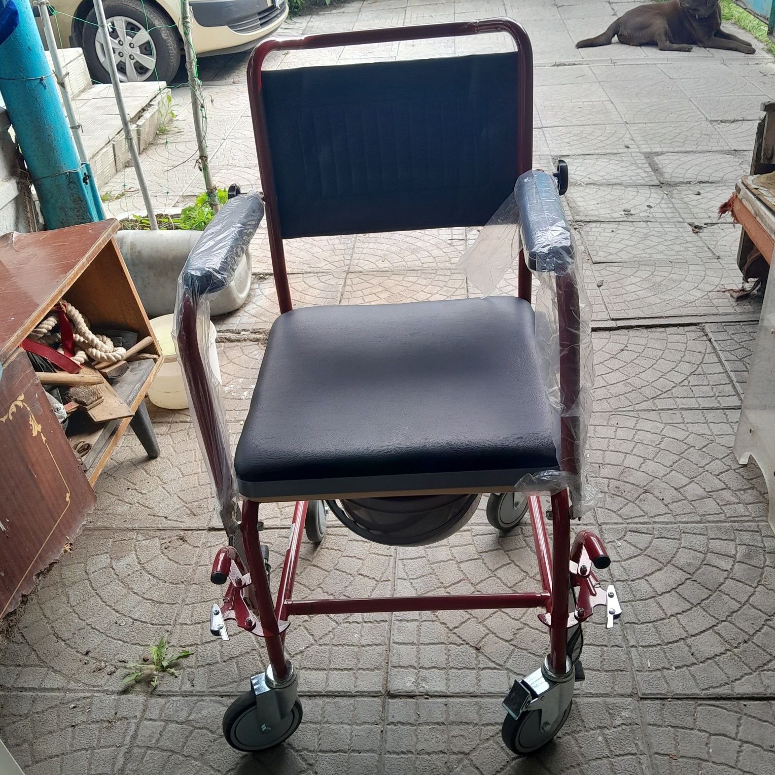 Кресло для инвалидов с туалетом новое