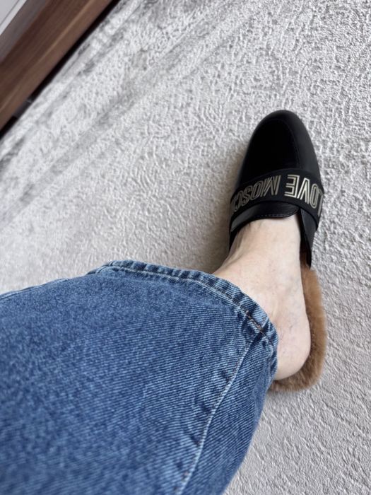 Мюлі з хутром оригінал Moschino в ідеалтному стані