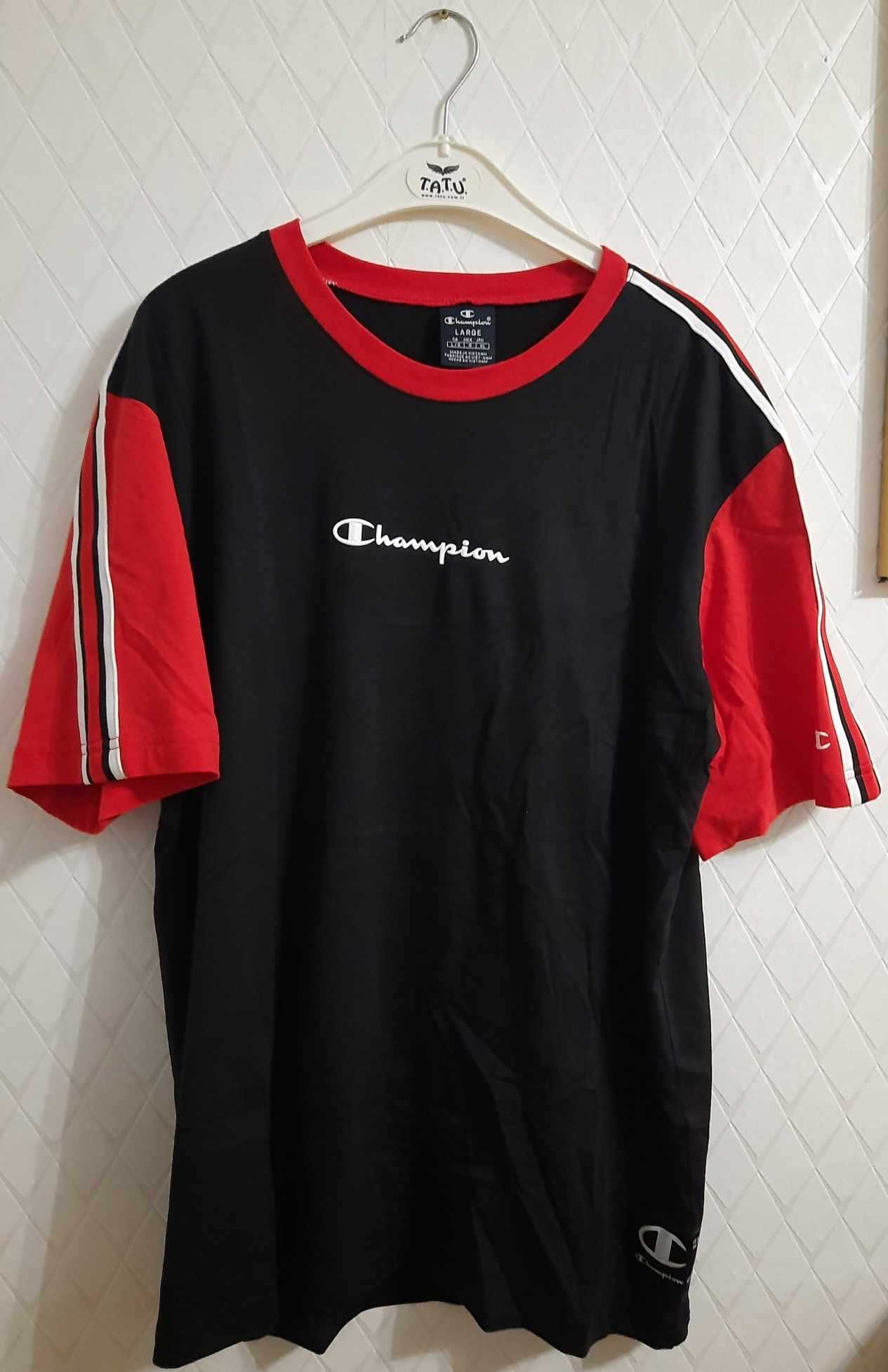 Czarno-czerwona koszulka z krótkim rękawem marki Champion