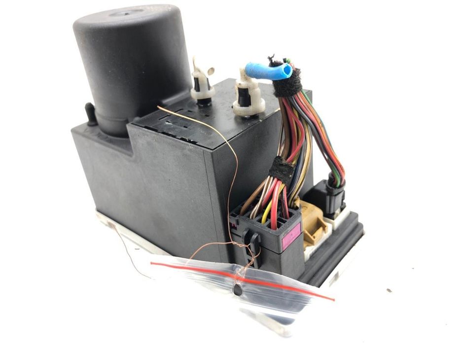 POMPKA CENTRALNEGO ZAMKA - 224.00 PLN - AUDI A3 (8L1) 1996 - 2006 1.8 T 110 kW [150 KM] benzyna 1996