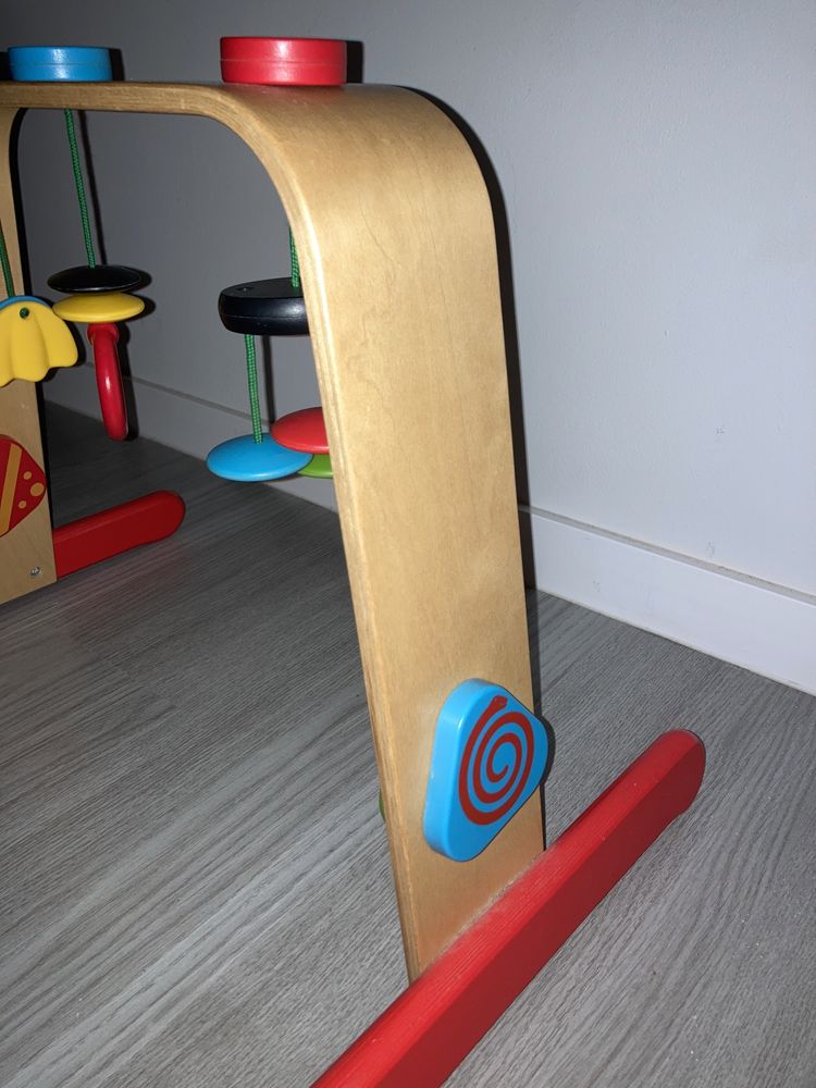 Ginásio para bebé Leka do Ikea
