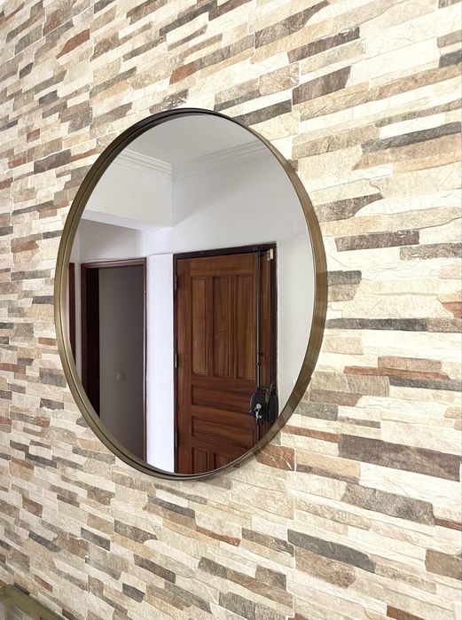 Espelho dourado em ótimo estado