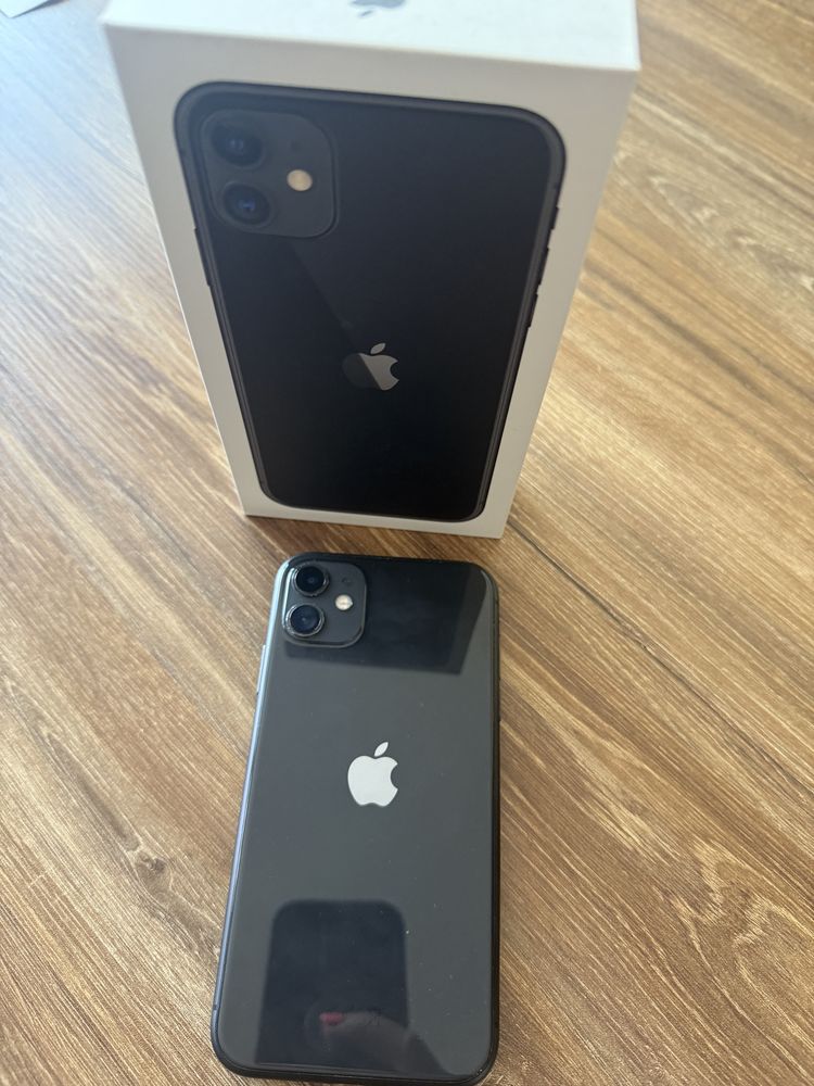 IPhone 11  uzytkowany przez trzy lata