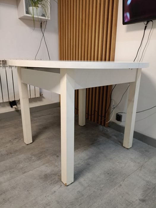 Sprzedam duży rozkładany stół okrągły biały