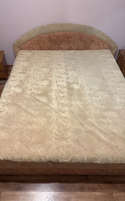 Двоспальне м’яке ліжко з нішею 160 на 200