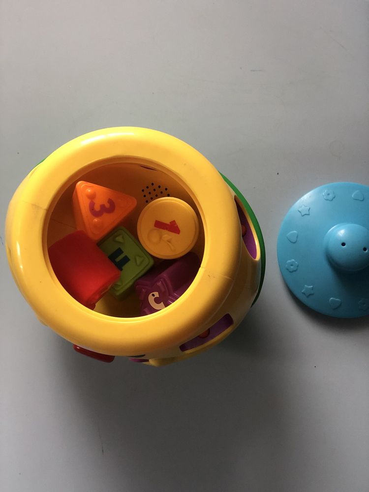 Garnuszek Fisher Price interaktywny sorter