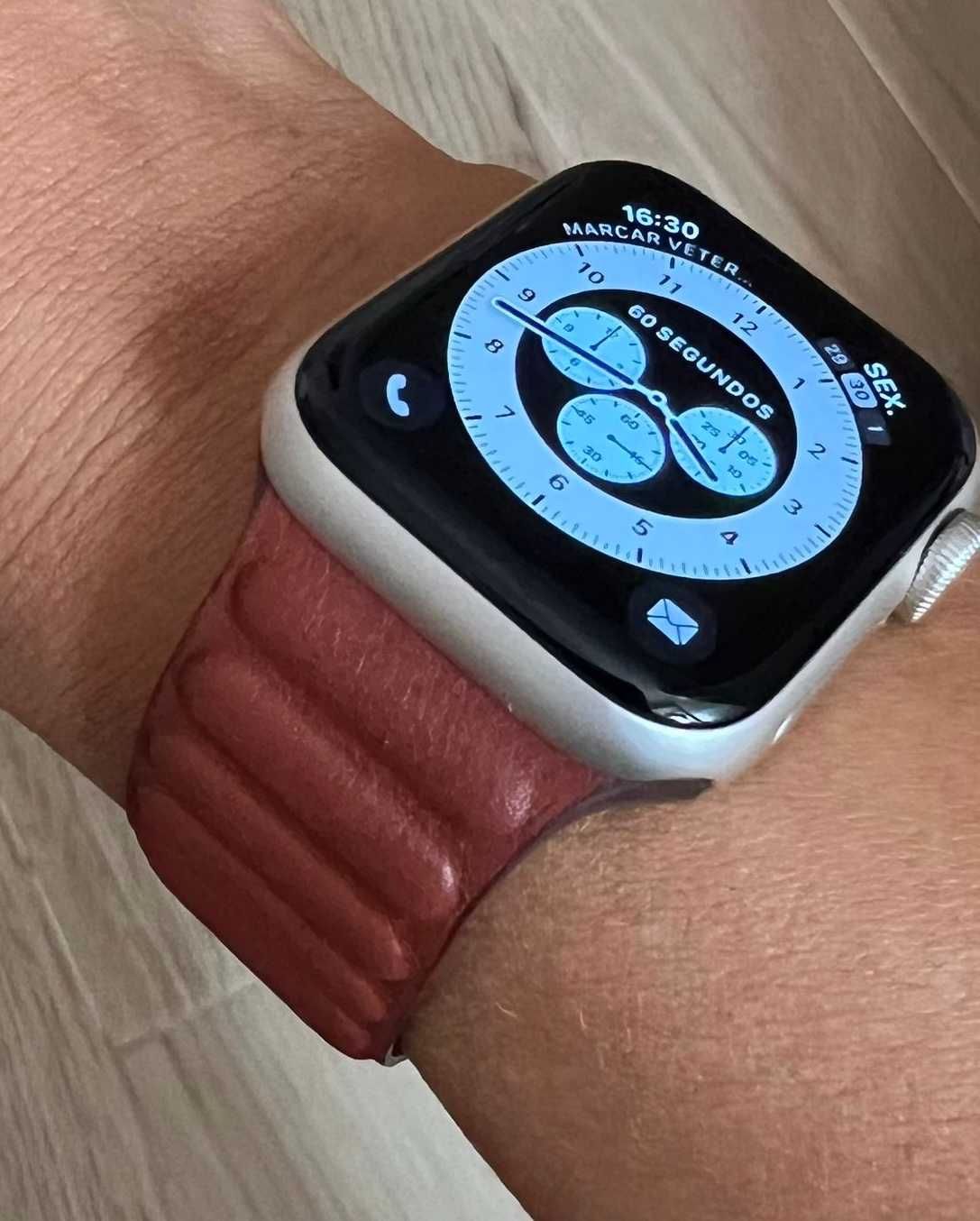 Apple Watch SE praticamente novo (com 3 pulseiras) - preço novo 409Eur