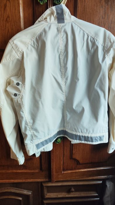 Жіноча осіння куртка