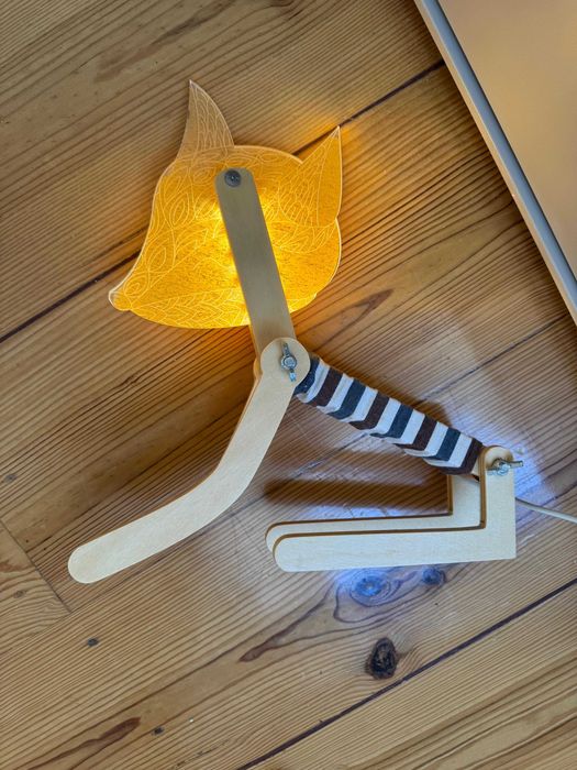 Candeeiro de Mesa "Raposa Encantada" em Madeira Ajustável