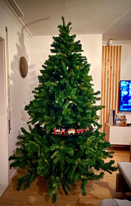 Vendo Árvore de Natal Leroy Merlin A5 + Comboio do Pai Natal