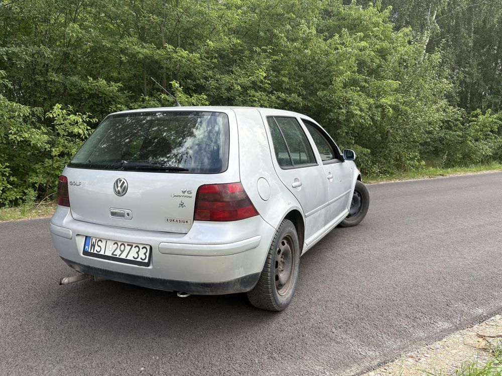 Volkswagen Golf 2,3 v5