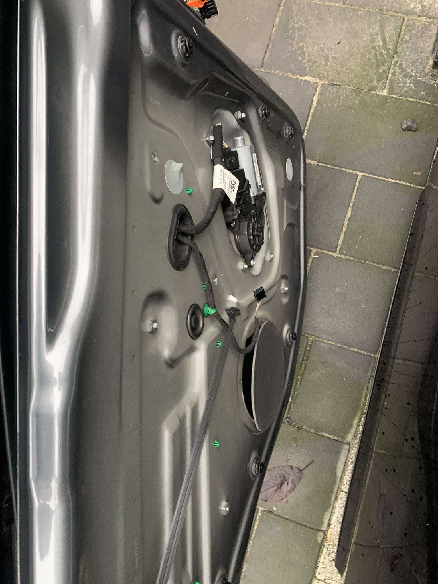 drzwi lewy tył lewe tylne vw volkswagen golf v 5 plus LA7T