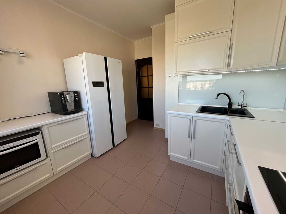 продаж 3кімнатної квартири біля метро Героїв Дніпра