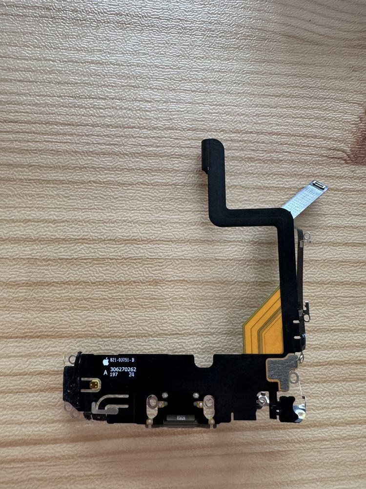 Шлейф заряжки до iphone 14 pro