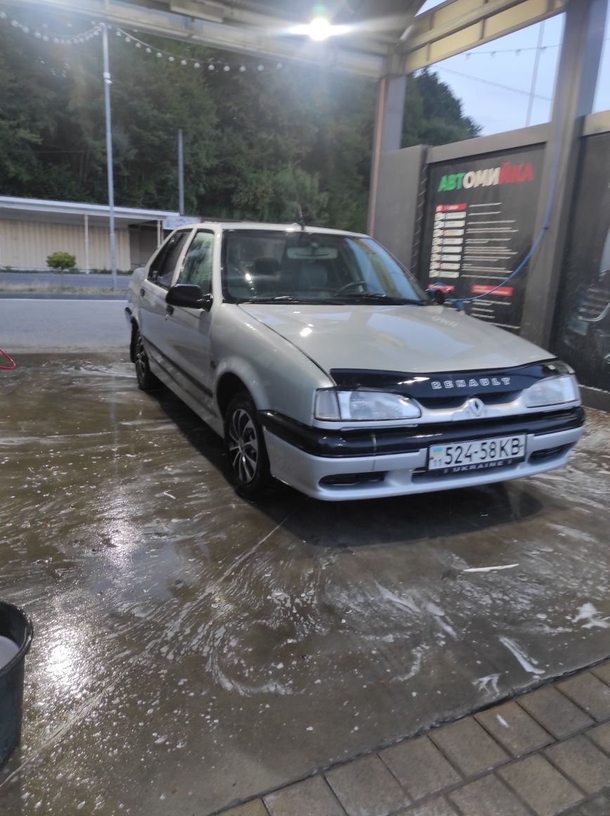 Продам срочно  renault 19  1992р