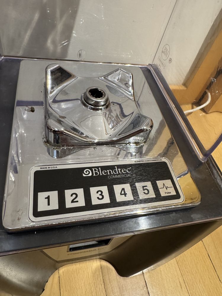 Zestaw: Blendtec Q-series plus drugi na czesci. Blender kielichowy
