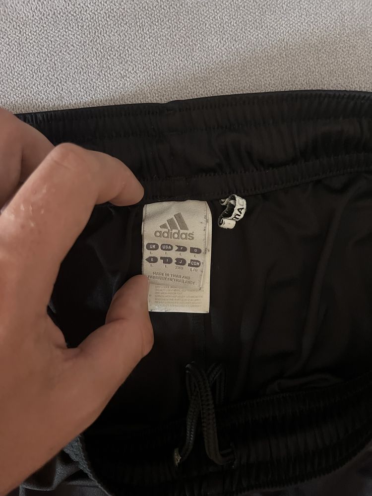 Шорти Adidas оригінал в ідеальному стані розмір L
