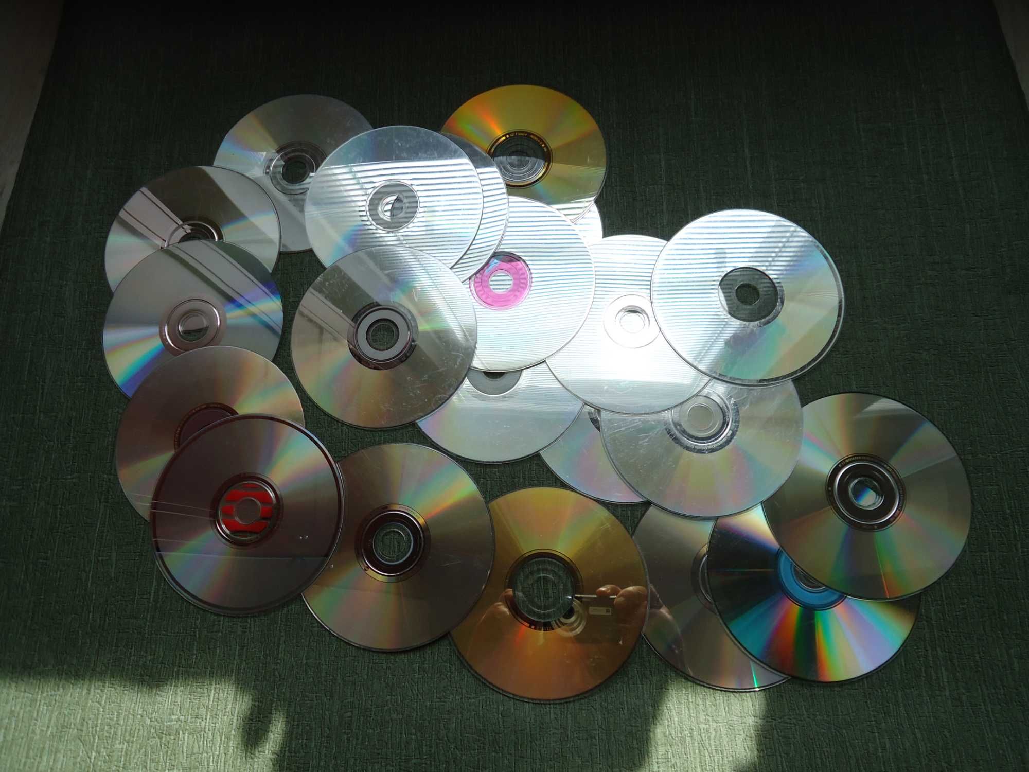 CD pakiet 20 ++ płyt CD widocznych na zdjęciu. 
Zadowalający