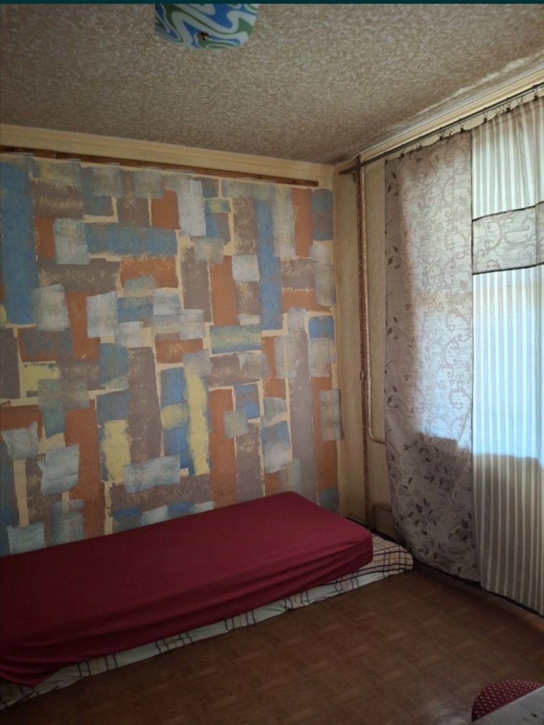 Продам 3 ком. квартиру. Каменское. Левый берег. 2 этаж. ОСББ.
