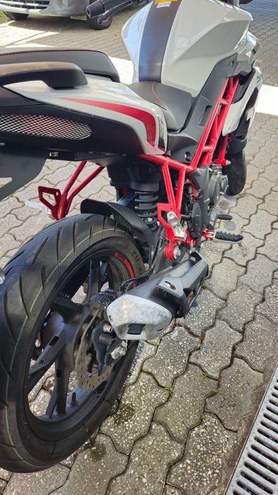 Mota Benelli BN 125 poucos km's