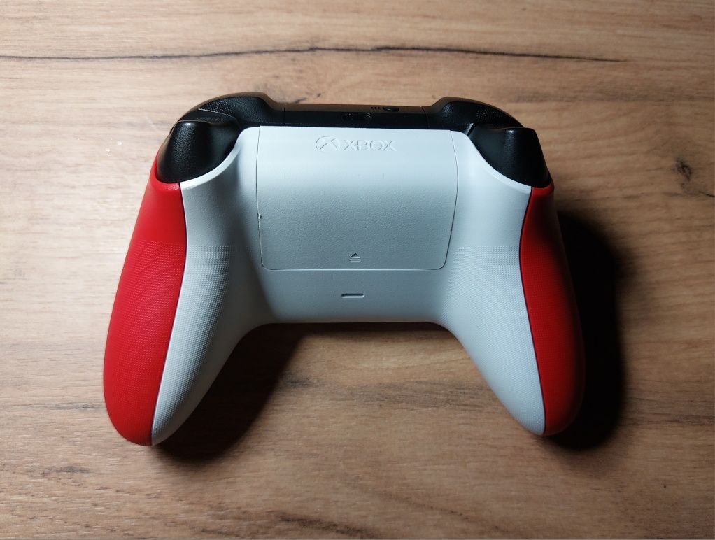 Pad Xbox Series z analogami efekt Halla jak nowy